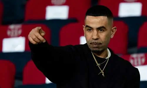 والد لامين يامال متهم بـاستفزاز جماهير ريال بيتيس خلال مباراة برشلونة